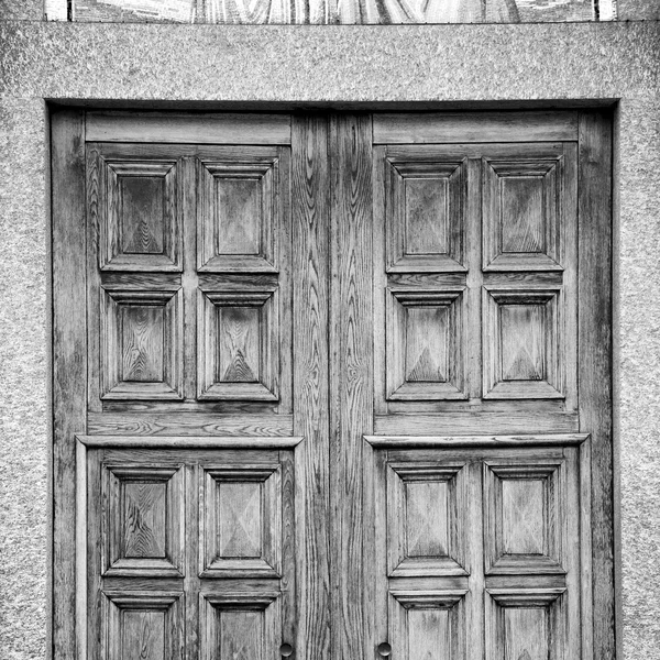 Vecchia porta in Italia terra europa architettura e legno la storica — Foto Stock