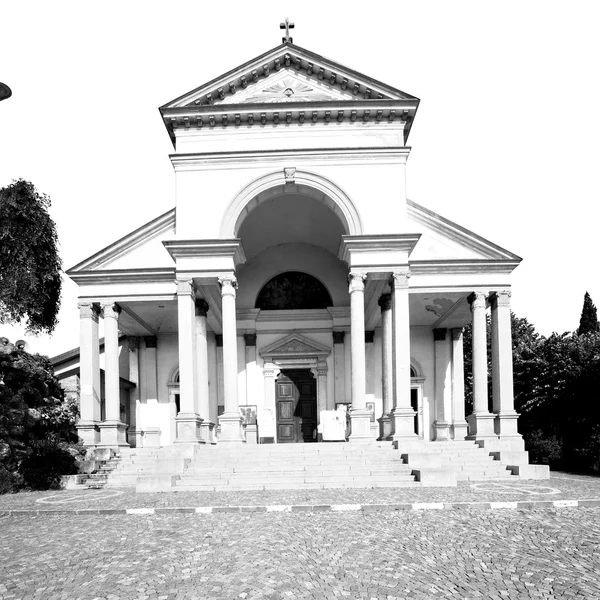 Beautiful old architecture in italy europe milan religion and su — Stock Photo, Image