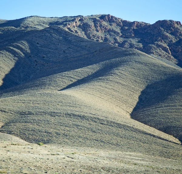 Valle colina en África morocco el atlas seco montaña suelo —  Fotos de Stock