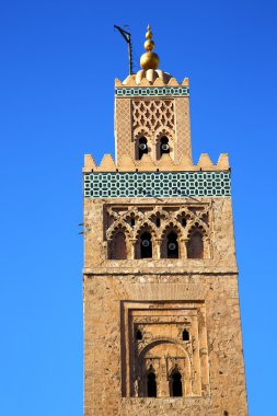 geçmiş maroc Minare din ve mavi gökyüzü