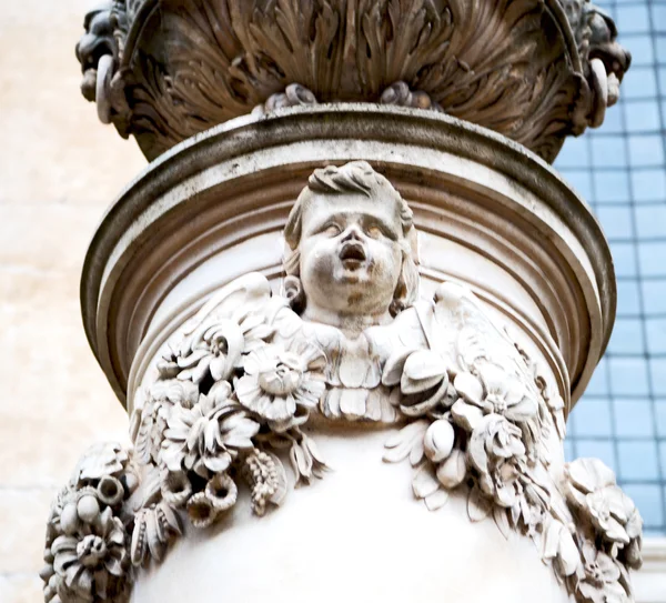 Marmor und Statue in der Altstadt von London England — Stockfoto