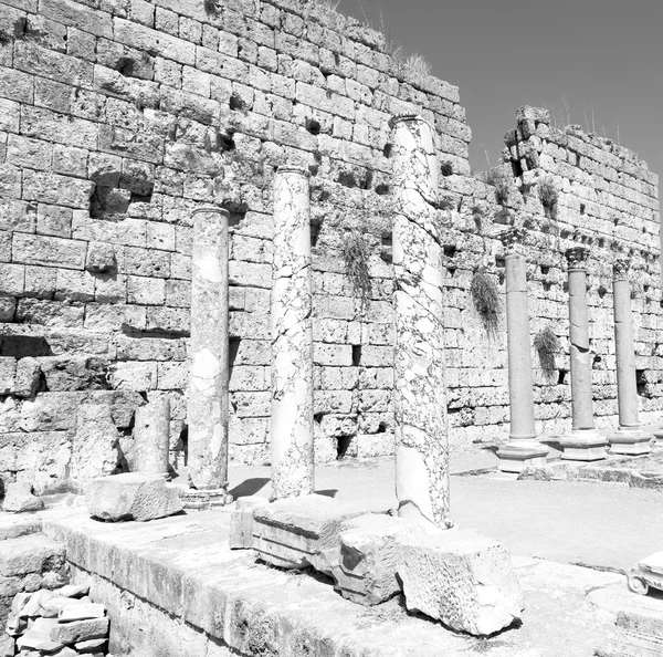 In  perge old construction asia turkey the column  and the roma — Stock Photo, Image