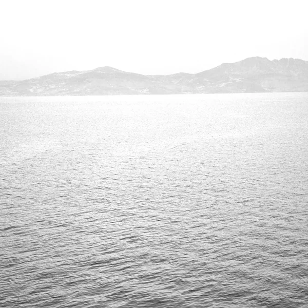 Grecia de las islas del barco en el mar mediterráneo y el cielo —  Fotos de Stock