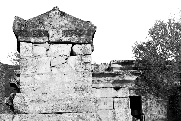 Vecchia colonna di costruzione e la storia del tempio romano pamukkal — Foto Stock