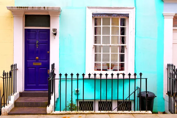 Notting Hill in alten Vorstadtmauer Tür — Stockfoto