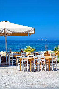 santorini Yunanistan eski restoran yaz aylarında tablo