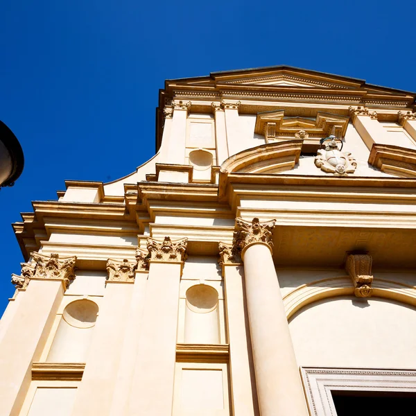 Building old architecture in italy europe milan religion       a — Stock Photo, Image