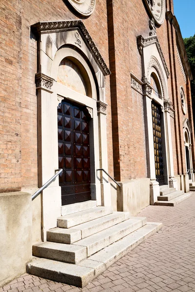 Edificio de arquitectura antigua en Europa y la luz del sol — Foto de Stock