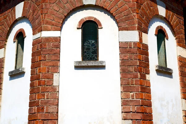 Antique contruction in   window the wall — Stock Photo, Image