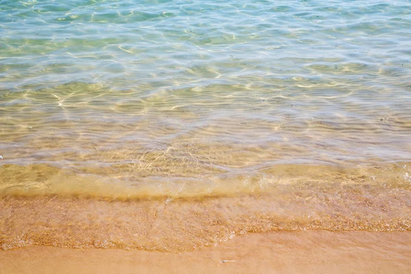 Stroom schuim en schuim in de zee — Stockfoto