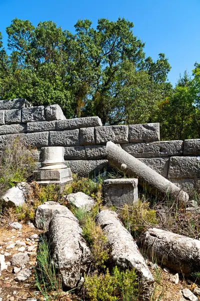 Το παλιό ιερό και το θέατρο στο termessos Αττάλεια Τουρκία Ασία ουρανό — Φωτογραφία Αρχείου