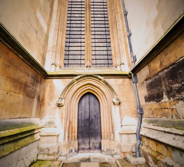 Londra eski kilise kapısına ve mermer antik weinstmister Manastırı