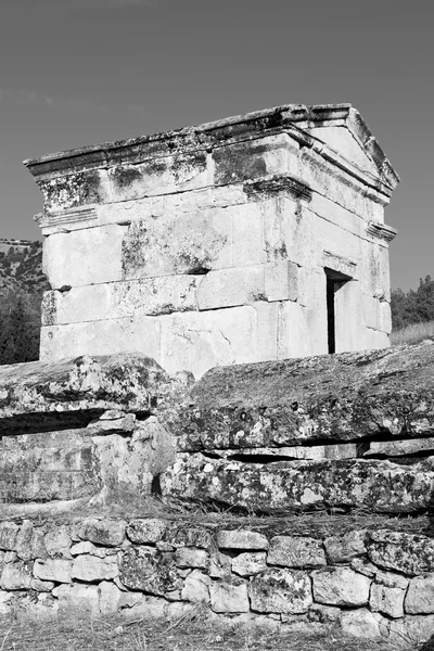 En de Romeinse tempel geschiedenis pamukkale oude constructie in als — Stockfoto