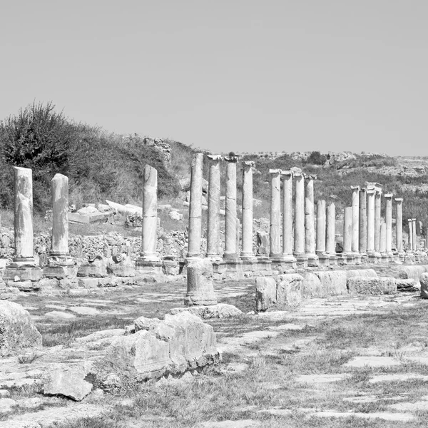 В зборі старого будівництва Азії Туреччини колона і рома — стокове фото