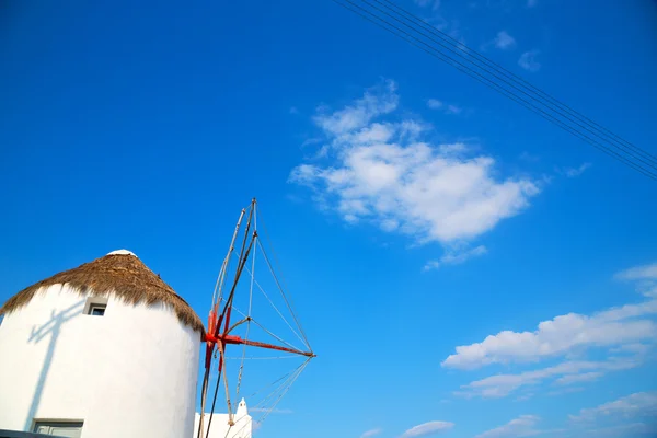 Gamla kvarnen i santorini Grekland Europa sky — Stockfoto