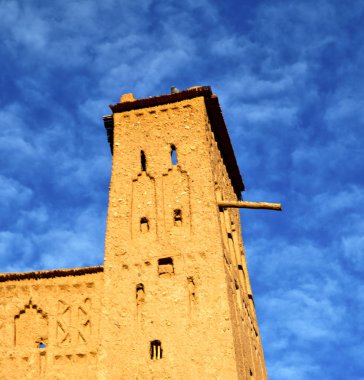 Afrika'da histoycal maroc eski yapılar ve mavi bulut