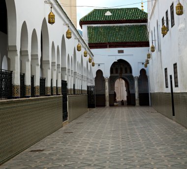 eski tuğla Fas Afrika köy ve gökyüzü kule