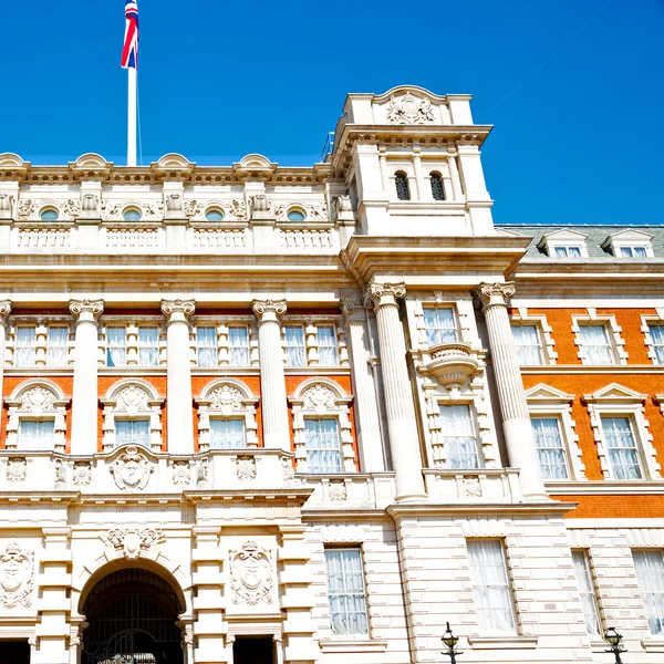 Antigua construcción en Inglaterra europa Londres pared antigua y la luz — Foto de Stock