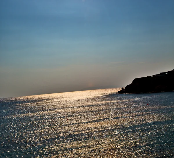 Espuma solar y espuma en el mar de la Grecia mediterránea — Foto de Stock