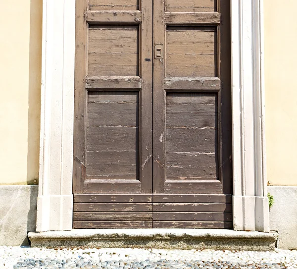 Старая дверь в Италии старинного дерева и традиционной текстуры — стоковое фото