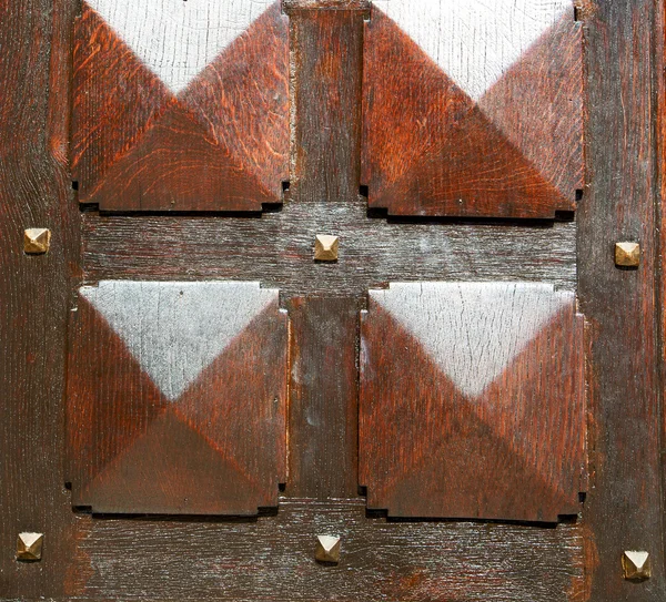 Porte traditionnelle en bois ancien d'Italie et t traditionnel — Photo