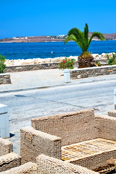 在圣托里尼岛欧洲希腊旧的柳条沙发 — 图库照片