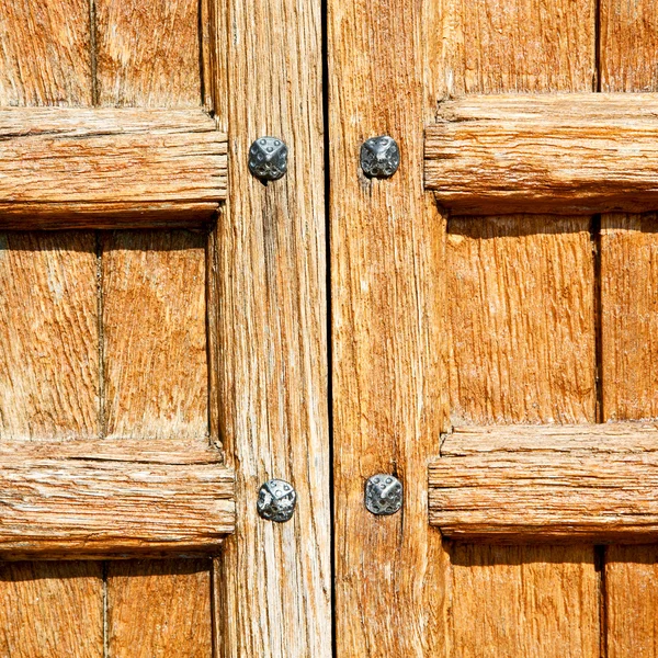Door in italy old ancian wood and trasditional  texture nail — Stock Photo, Image