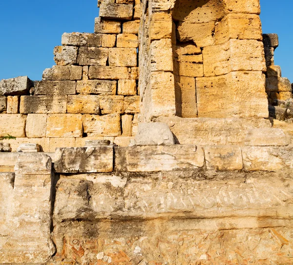 Historie staré konstrukce pamukkale v Asii Turecku sloupec — Stock fotografie