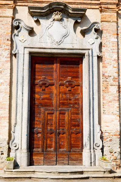 Detalhe na arquitetura da porta da parede portão histórico — Fotografia de Stock