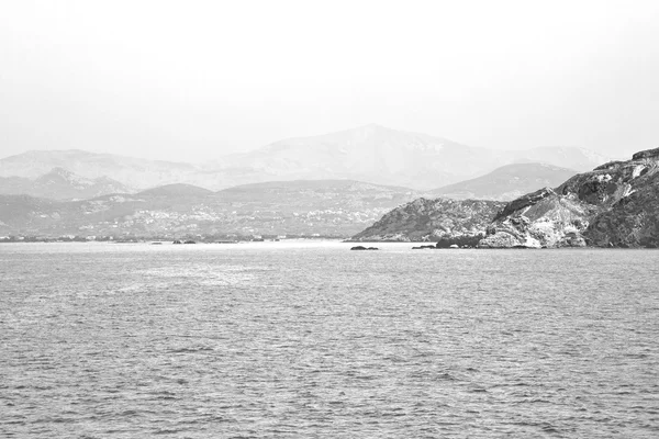 Dalle isole greche barca nel Mar Mediterraneo e cielo — Foto Stock