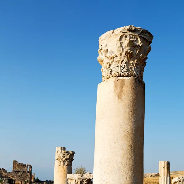 Und die römische Tempelgeschichte pamukkale alten Bau in als — Stockfoto