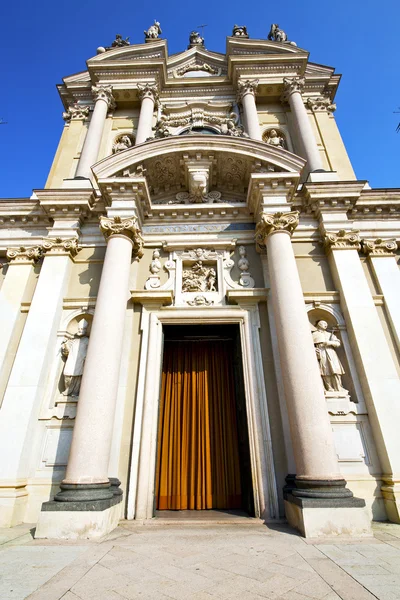 Lombardije in de kerk busto arsizio gesloten bakstenen toren — Stockfoto