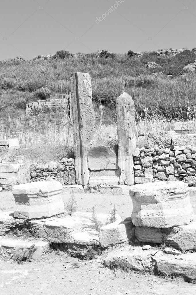 perge old construction in asia turkey the column  and the roman 