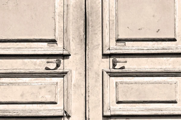 Gammal dörr och ancien trä gångjärn — Stockfoto