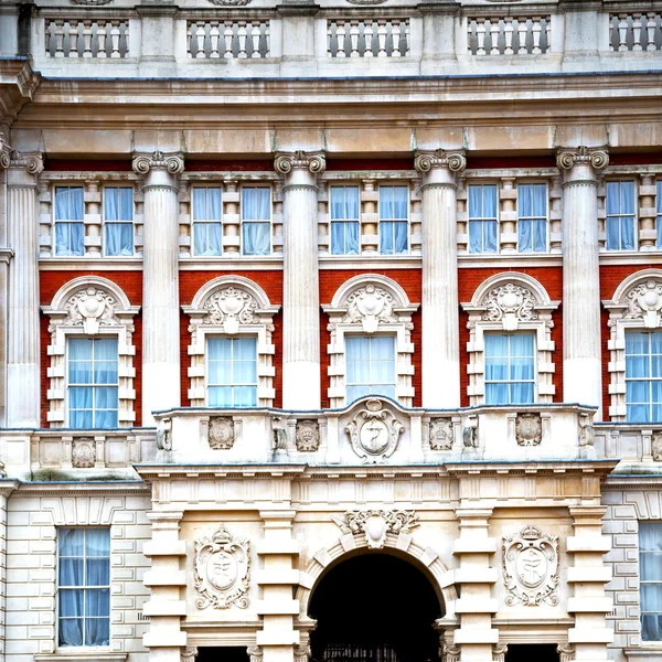 Antigua construcción en Inglaterra europa Londres pared antigua y la luz — Foto de Stock