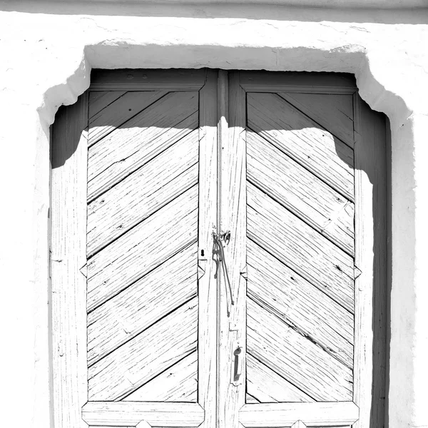 Puerta azul en pueblo antiguo santorini Grecia Europa y blanco w — Foto de Stock