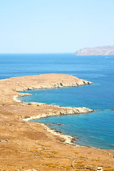 Bush i delos webbplatsen historycal gammal ruin — Stockfoto