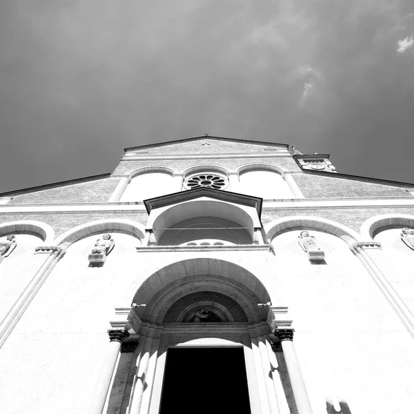 Außen alte architektur in italien europa milan religion — Stockfoto