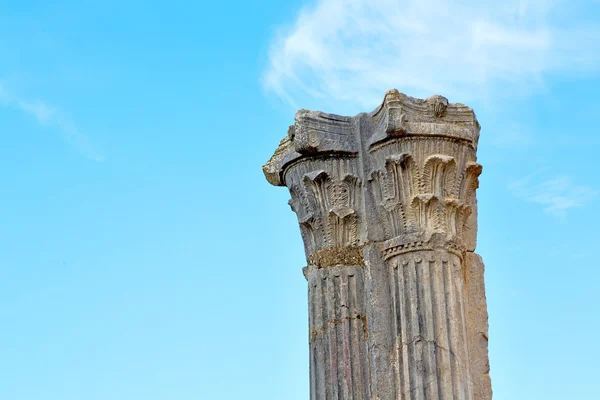 Vecchia colonna in Africa storia natura — Foto Stock