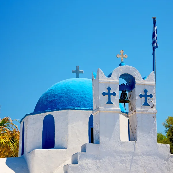 In cyclades      europe greece a cross the cloudy sky and bell — Stock Photo, Image