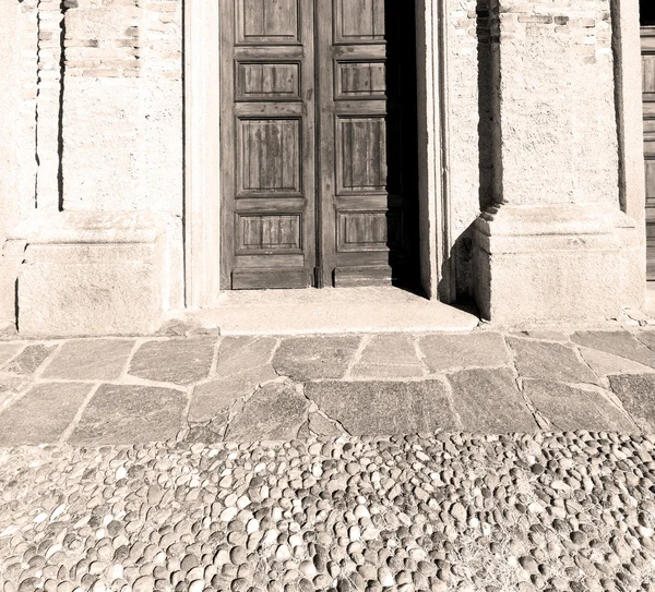 Detalle en muro puerta italia terreno europa arquitectura y madera th —  Fotos de Stock