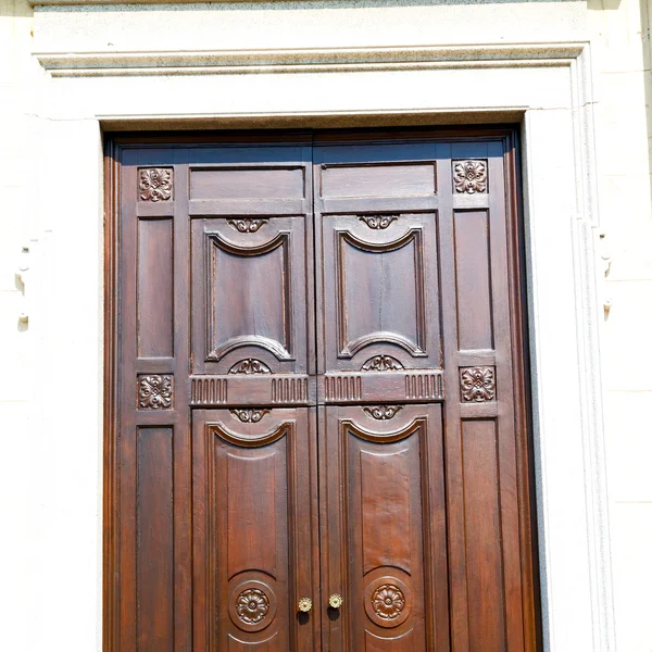 Detalhe na parede porta itália terra europa arquitetura e madeira th — Fotografia de Stock