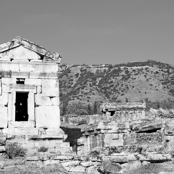 History pamukkale    old construction in asia turkey the column — Stock Photo, Image