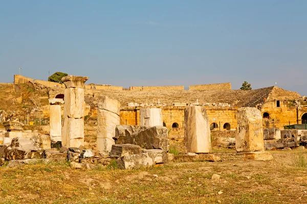 History pamukkale    old  the column  and the temple — Stock Photo, Image