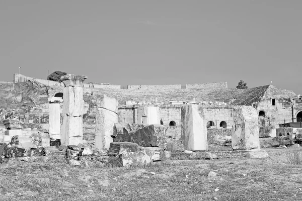 Geschiedenis pamukkale oude constructie in Azië Turkije de kolom — Stockfoto