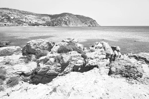 In greece the mykonos island rock sea and beach blue   sky — Stock Photo, Image