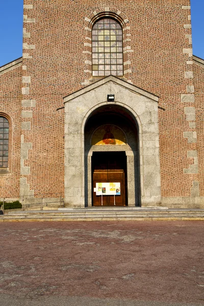 Church  in  the turbigo  old   closed brick tower  italy  lomba — Stock Photo, Image