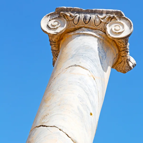 Column in old  temple and theatre in ephesus   antalya turkey as — Stock Photo, Image