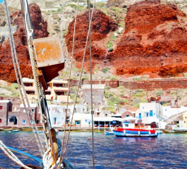 Avrupa'nın bir tekneden Yunanistan santorini Island house ve kayalar