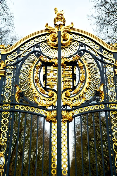 En Inglaterra la vieja puerta real — Foto de Stock
